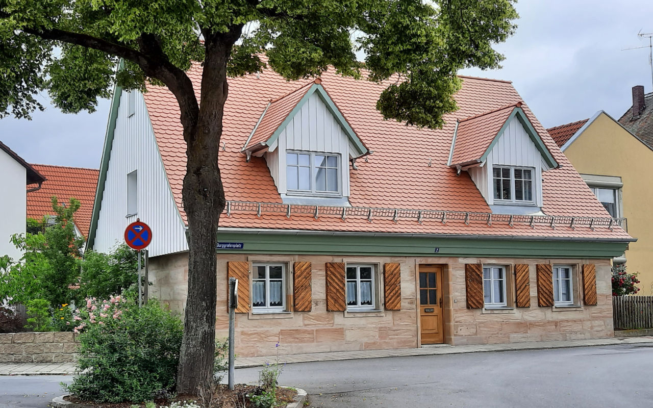 Historic residential building in Baiersdorf at Burggrafenplatz